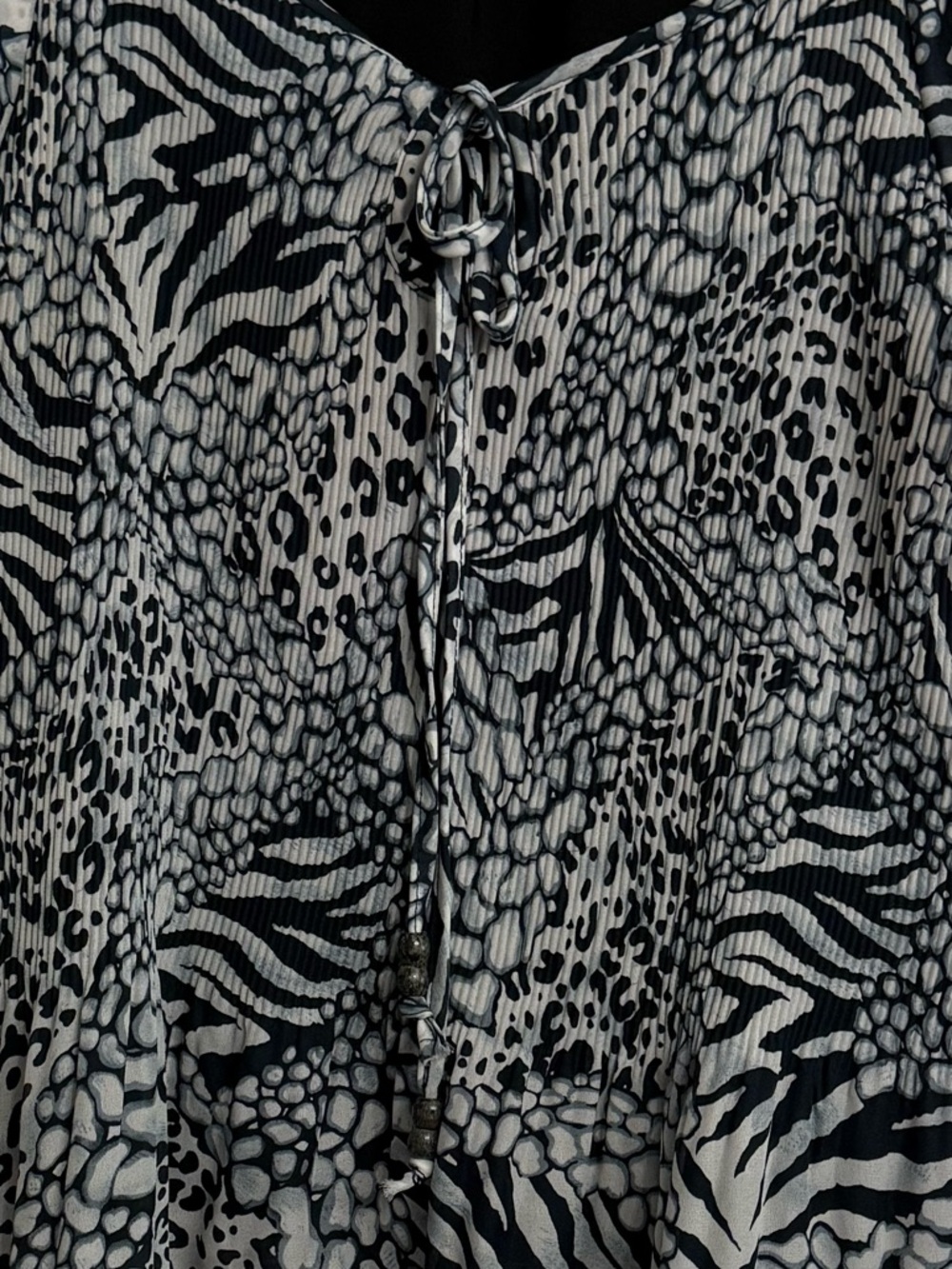 Mandee  XL Navy/White Animal-Print Short Sleeve  Peplum Blouse Ties at Neckline - Picture 3 of 9